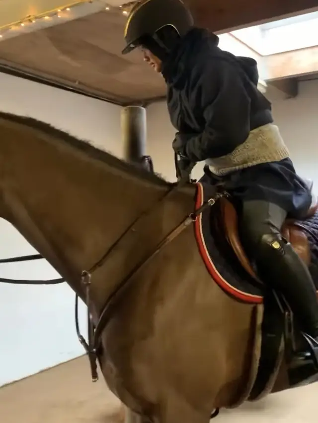 Aisha Keem Latihan Berkuda di Belanda