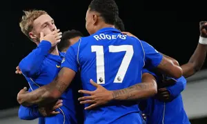 Pemain Chelsea merayakan gol yang dicetak Cole Palmer dalam pertandingan pekan pertama Premier League 2026/2027. Chelsea menang 3-2 atas Fulham di Craven Cottage, Selasa (25/8/2026) dini hari WIB. (AP Photo/Kirsty Wigglesworth)