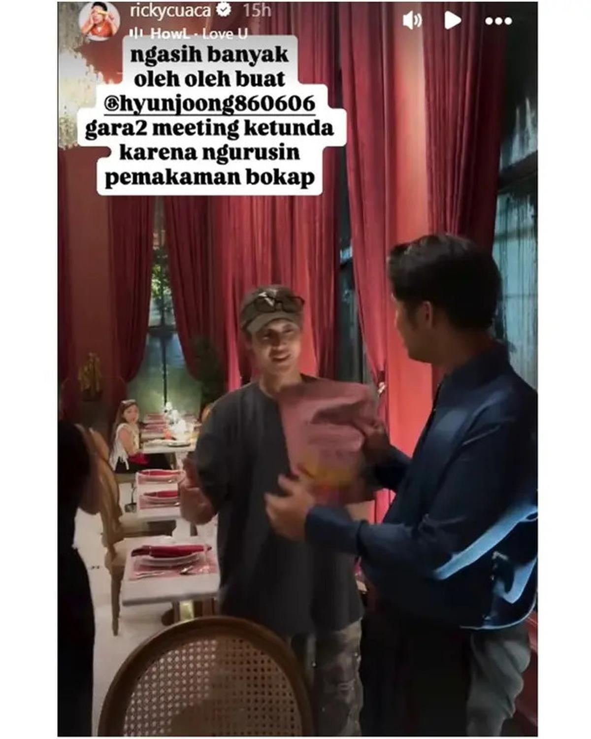 6 Potret Ricky Cuaca Bertemu Kim Hyun Joong di Jakarta, Akrab Bak Sahabat Lama