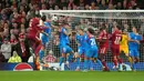 Di paruh kedua, Llorente kembali menjadi momok dengan gol keduanya yang membuat skor imbang. Namun, kemenangan Liverpool akhirnya dipastikan di masa tambahan waktu lewat sundulan kapten mereka, Virgil van Dijk. (AP Photo/Jon Super)