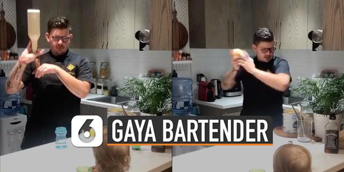 VIDEO: Gaya Bartender Ayah Bikin Susu Bayi