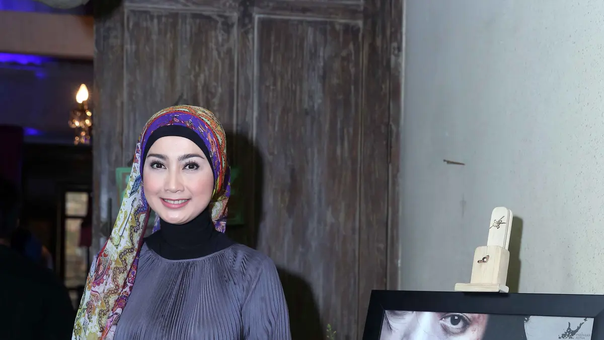 Beri Pemahaman ke Anak, Desy Ratnasari Pilih Bercerita - Photo Fimela.com