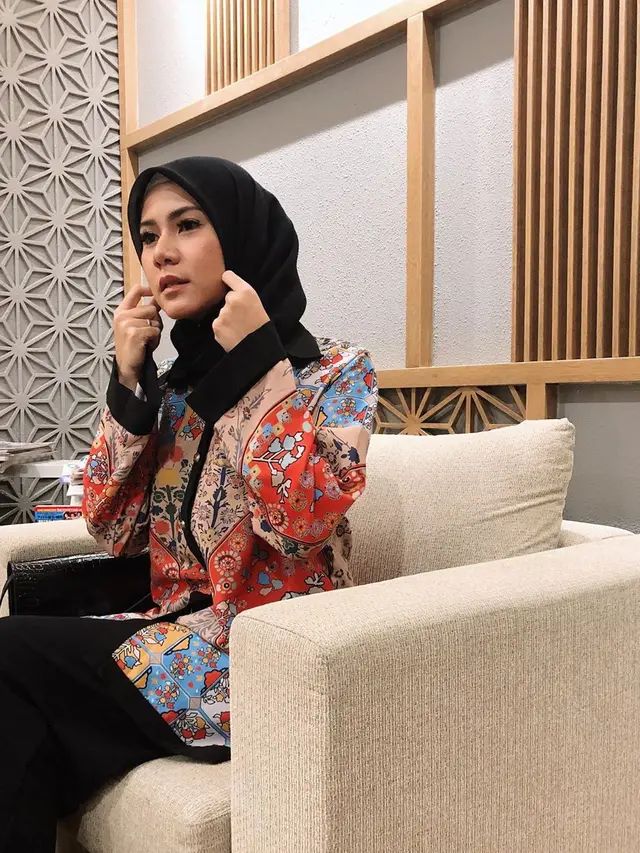 Potret Cynthia Ramlan dalam balutan hijab