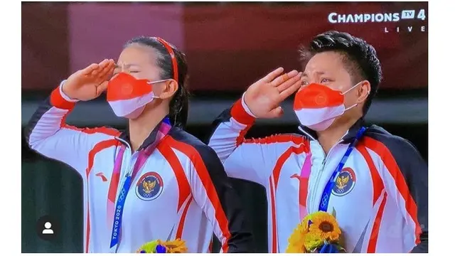 6 Potret Kemenangan Greysia Polii dan Apriyani Rahayu, Bawa Pulang Medali Emas