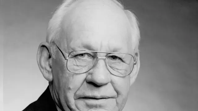 Potret Dr. Robert J. White, ahli spesialis transplantasi otak - AP
