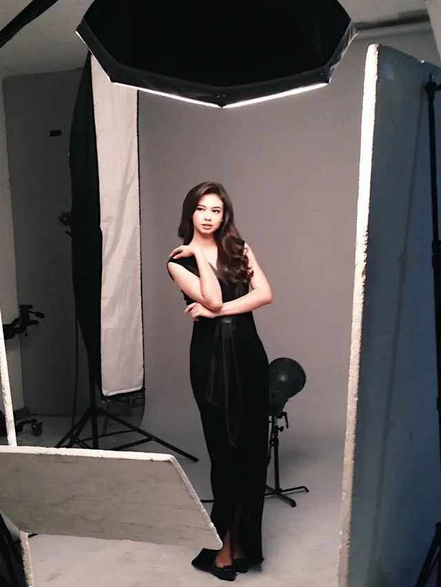 7 Pesona Yuki Kato Kenakan Gaun Mewah Ini Elegan