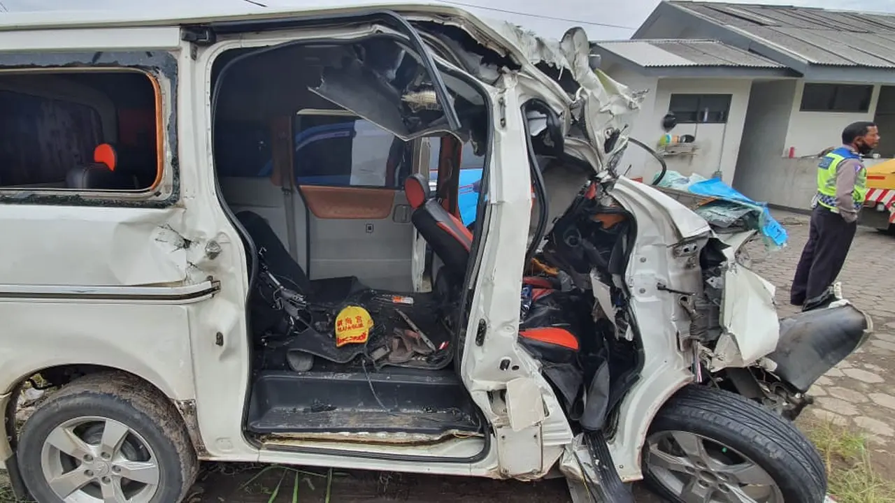 Jasa Raharja Serahkan Santunan 1x24 Jam Korban Kecelakaan Tol Purbalenyi