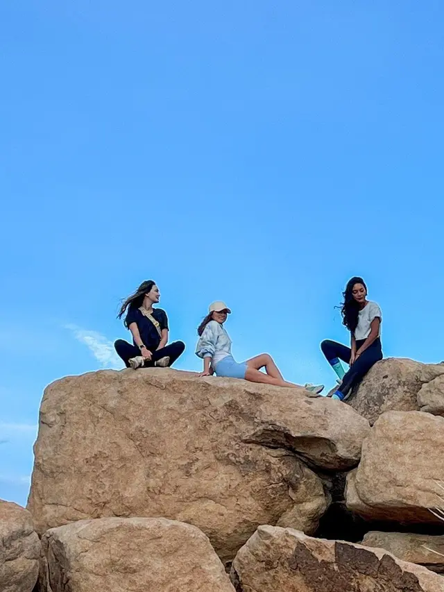 Luna Maya Bareng Sahabat
