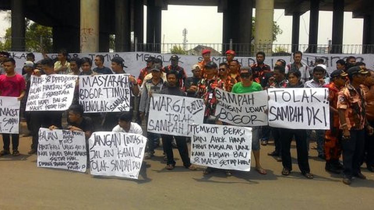 Para pedagang di Cileungsi keluhkan truk sampah ke Bantargebang