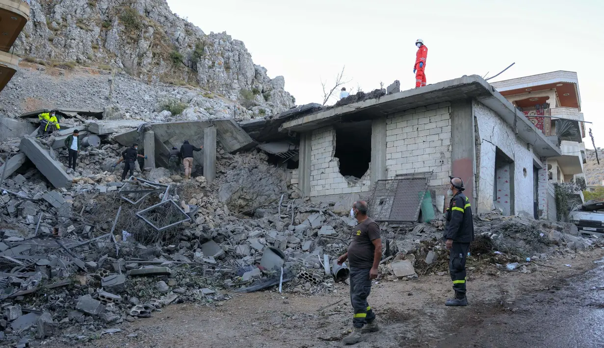 Kementerian Kesehatan Lebanon pada Kamis (26/9/2024) malam menerangkan bahwa serangan Israel menewaskan 40 orang di kota-kota dan desa-desa di selatan. Dalam 24 jam terakhir, serangan Israel telah menewaskan sedikitnya 92 orang dan 153 lainnya terluka di seluruh wilayah Lebanon. (Rabih DAHER/AFP)