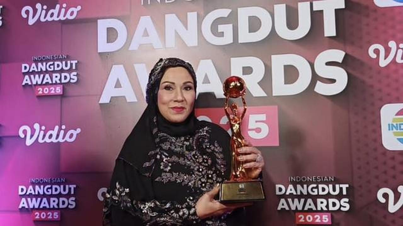 Raih Penghargaan Lifetime Achievement IDA 2025, Camelia Malik Doakan Korban Banjir Sumatera