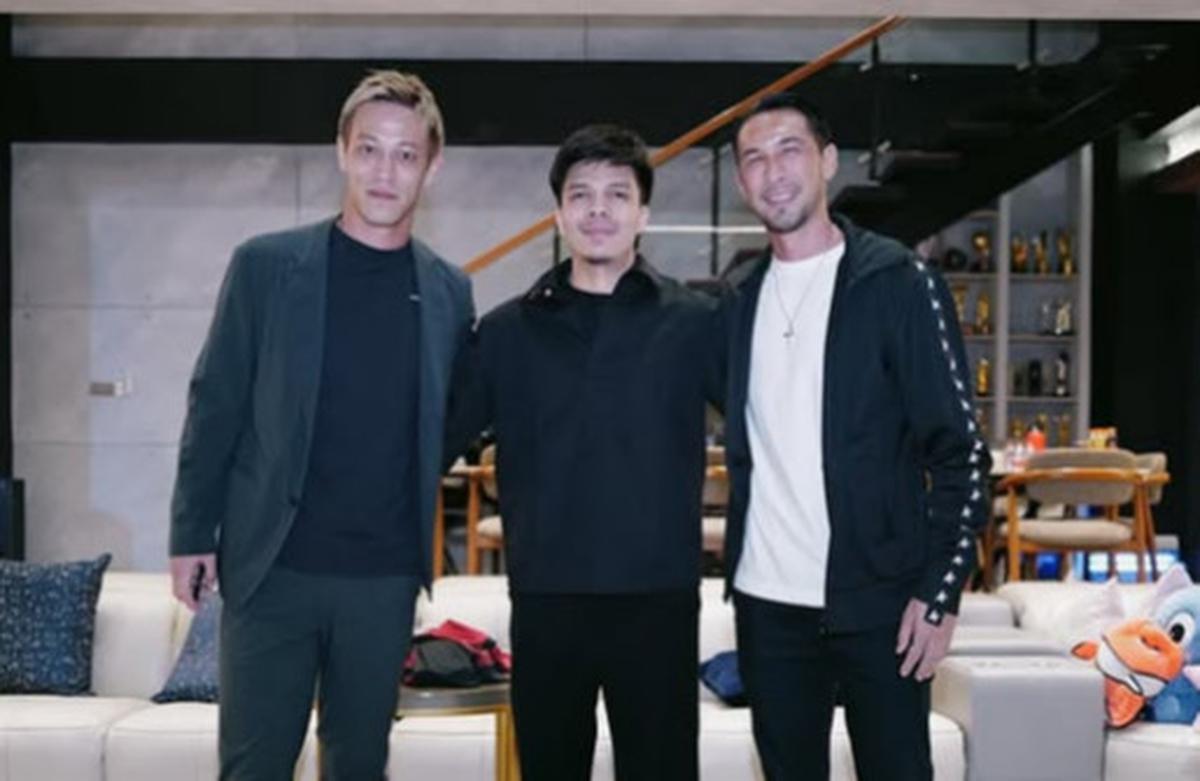 5 Potret Atta Halilintar Ajak Keisuke Honda ke Rumah, Diajak Makan Rendang Sampai Ayam Pop Bikin Milanisti Iri