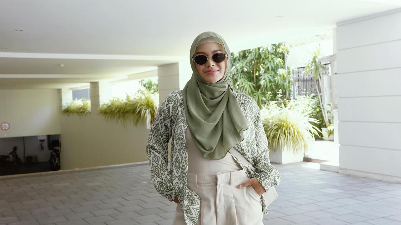 7 Gaya Aurel Hermansyah Selama Liburan di Thailand, Terlihat Kurusan - Tampil bak ABG Lagi
