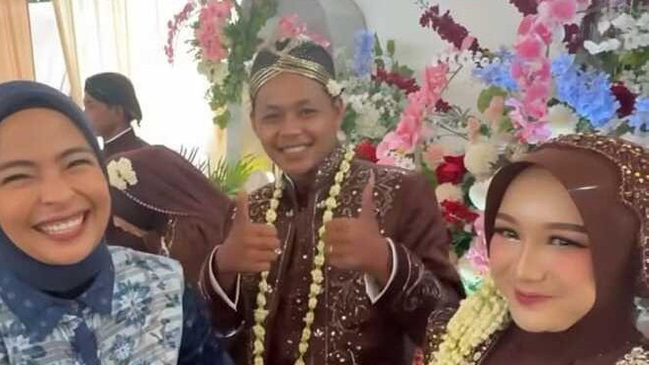 5 Potret Tantri Kotak dan Keluarga Kondangan di Kampung Langsung Disambut Hangat Warga, Tempuh Perjalanan Darat hingga 5 Hari