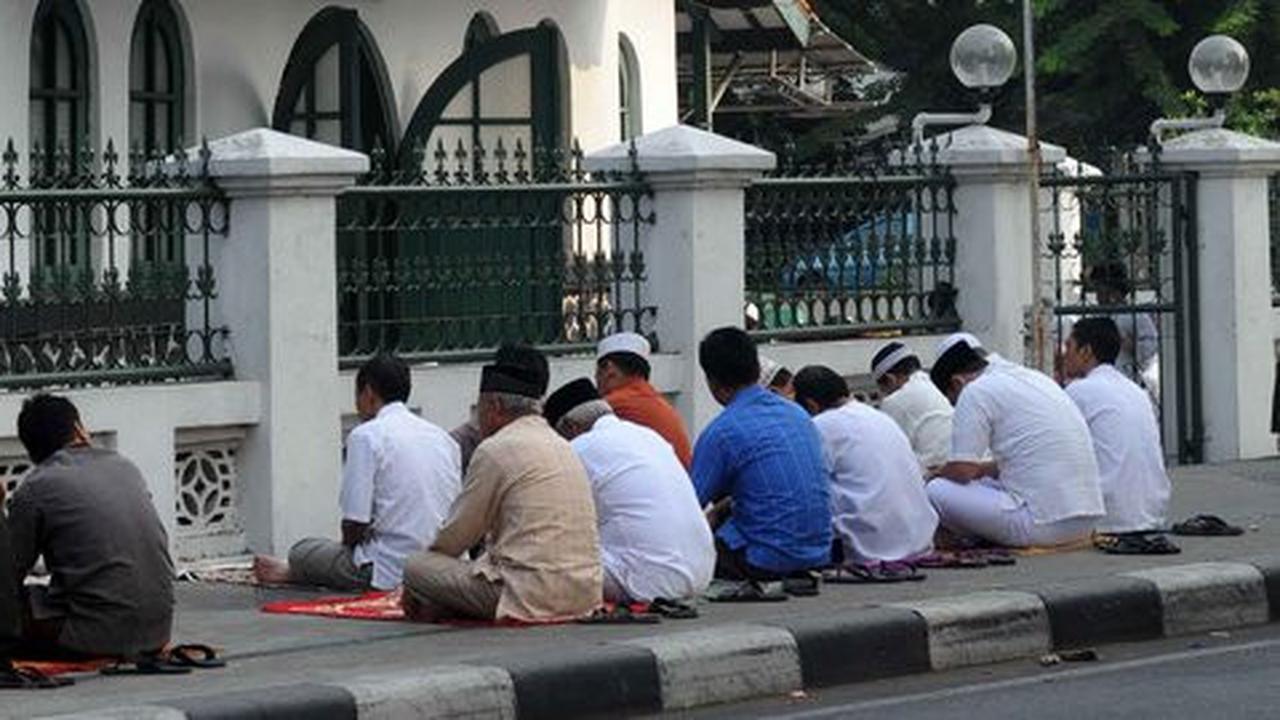 Orang yang menghalangi salat jemaah, haram hukumnya!