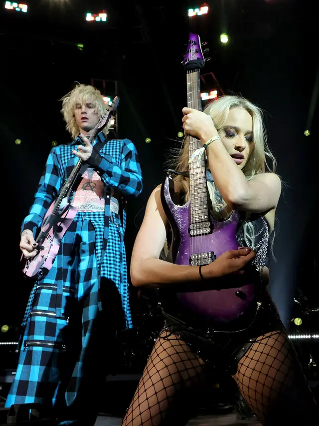 Machine Gun Kelly dan Sophie Lloyd