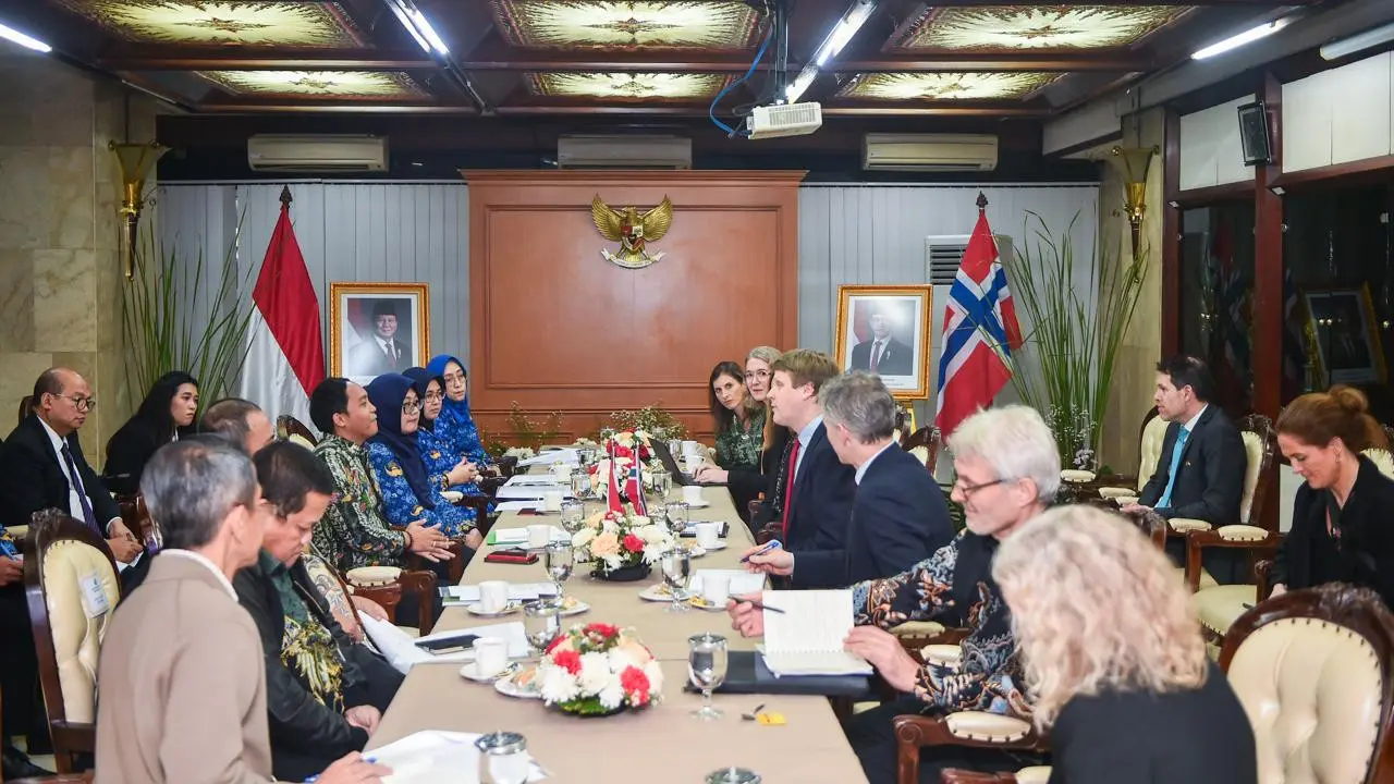 Menteri Kehutanan (Menhut) Raja Juli Antoni dan Menteri Pembangunan Internasional Norwegia Åsmund Aukrust (Istimewa)