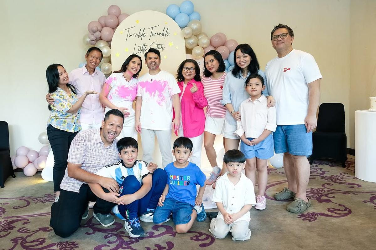 Potret Acha Sinaga Gelar Gender Reveal Anak Ketiga, Terkejut dan Bahagia Akan Dikaruniai Seorang Putri