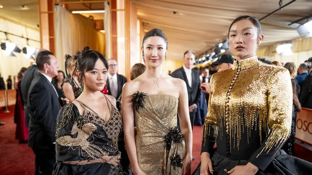 Tampilan Matching Demon Hunters EJAE, Audrey Nuna, dan Rei Debut di Oscar 2026, dari Serba Emas hingga Putih