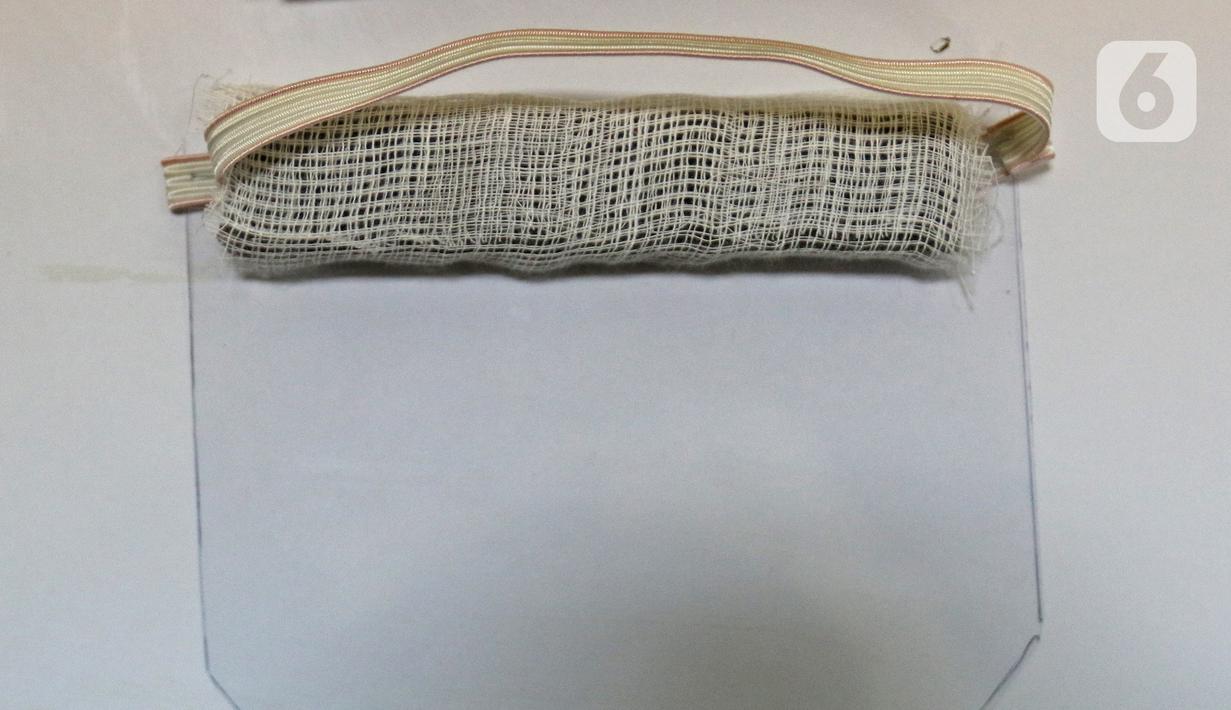 Foto Melihat Pembuatan Face Shield Mini Untuk Bayi Health