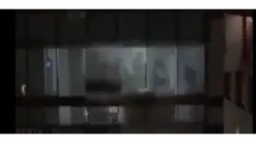 Mereka tertangkap kamera oleh seseorang yang merekamnya di gedung sebelahnya.