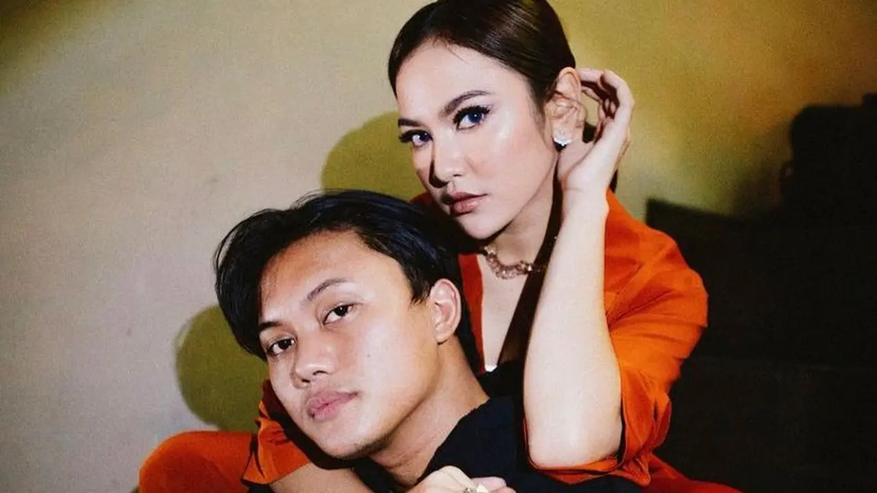 Gaya Serasi 7 Artis Rayakan Hari Valentine Bareng Pasangan, dari Nadine Chandrawinata hingga Rizky Febian