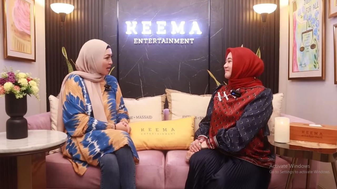 Shanty, ibu Sabda Ahessa, mengungkapkan bahwa putranya kini sudah berubah. Sabda bahkan meminta ibunya untuk menyingkirkan patung-patung di rumah agar malaikat rahmat mau masuk.