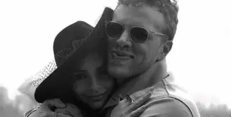 Emily Ratajowski mengumumkan bahwa diriya sudah menikah pada hari Jumat lalu waktu setempat lewat Insta Stories. (instagram/emrata)