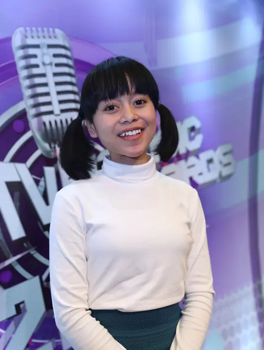 "Kan dia usaha kan buat anaknya sama kayak Dede juga dulu mau senengin orangtua," kata pedangdut yang belum lama ini merilis single Purnama seperti dirilis liputan6. (Nurwahyunan/Bintang.com)