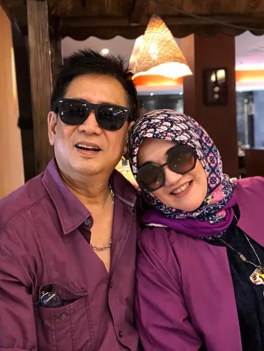 Seperti diketahui, aktor, sutradara, dan salah satu pendiri Partai Demokrat Sys NS meninggal dunia pada Selasa (23/1/2018). Suami Shanty itu meninggal dunia di RS Pondok Indah Jakarta. Dan dimakamkan di hari yang sama. (Instagram/shantysys)