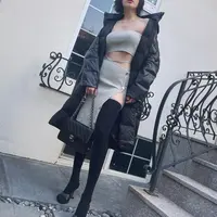 Rapper sekaligus model HyunA resmi putus dari tunangannya DAWN. Ia pun kian tampil memesona dengan perut rata. Di foto terbarunya, HyunA mengenakan strapless top dengan sling skirt. [instagram/hyunah_aa]