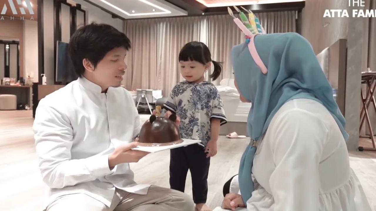 Punya Konsep Pesta Sendiri, Intip Momen Kejutan Ulang Tahun ke-2 Ameena Putri Atta dan Aurel