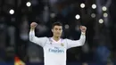Striker Real Madrid, Cristiano Ronaldo, melakukan selebrasi usai pertandingan melawan Gremio pada laga final Piala Dunia Antarklub di Stadion Syeikh Zayed, Abu Dhabi, Sabtu (16/12/2017). Real Madrid menang 1-0 atas Gremio. (AP/Hassan Ammar)