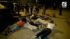 Tim Rajawali Polres Metro Jakarta Timur menggerebek perjudian di kawasan terminal Kampung Rambutan. 