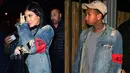 "Tyga sudah berusaha melupakan Kylie dengan mengencani para wanita namun sepertinya gagal," tambah sumber. (E! News)