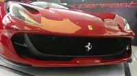 Dengan didukung mesin V12 berkapasitas 6,5 liter, Ferrari 812 Superfast ini mampu menghembuskan daya hingga 789 Tk.(Arief/Liputan6.com)