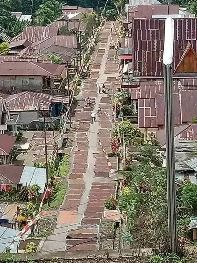 8 Potret Nyeleneh Orang Jemur Gabah dan Jagung di Jalan Ini Bikin Geleng Kepala