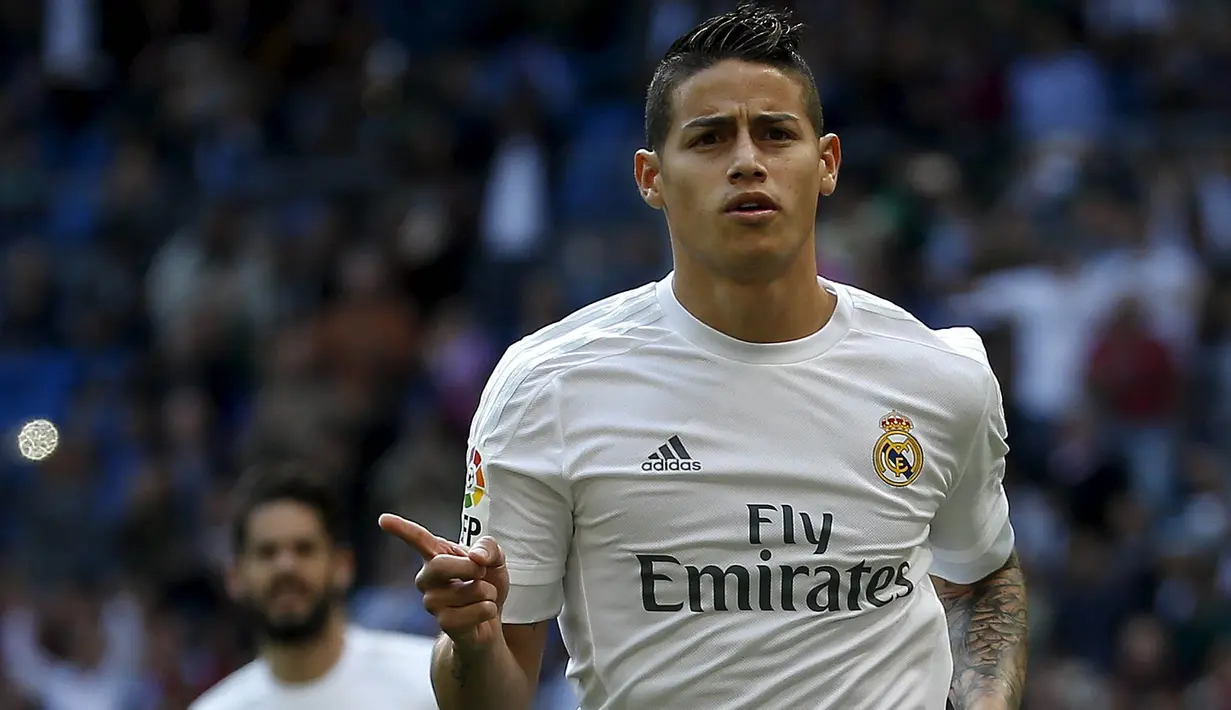James Rodriguez mencetak dua gol saat Real Madrid  melumat Eibar pada lanjutan La Liga Spanyol di Stadion Santiago Bernabeu (9/4/2016). (REUTERS/Andrea Comas)