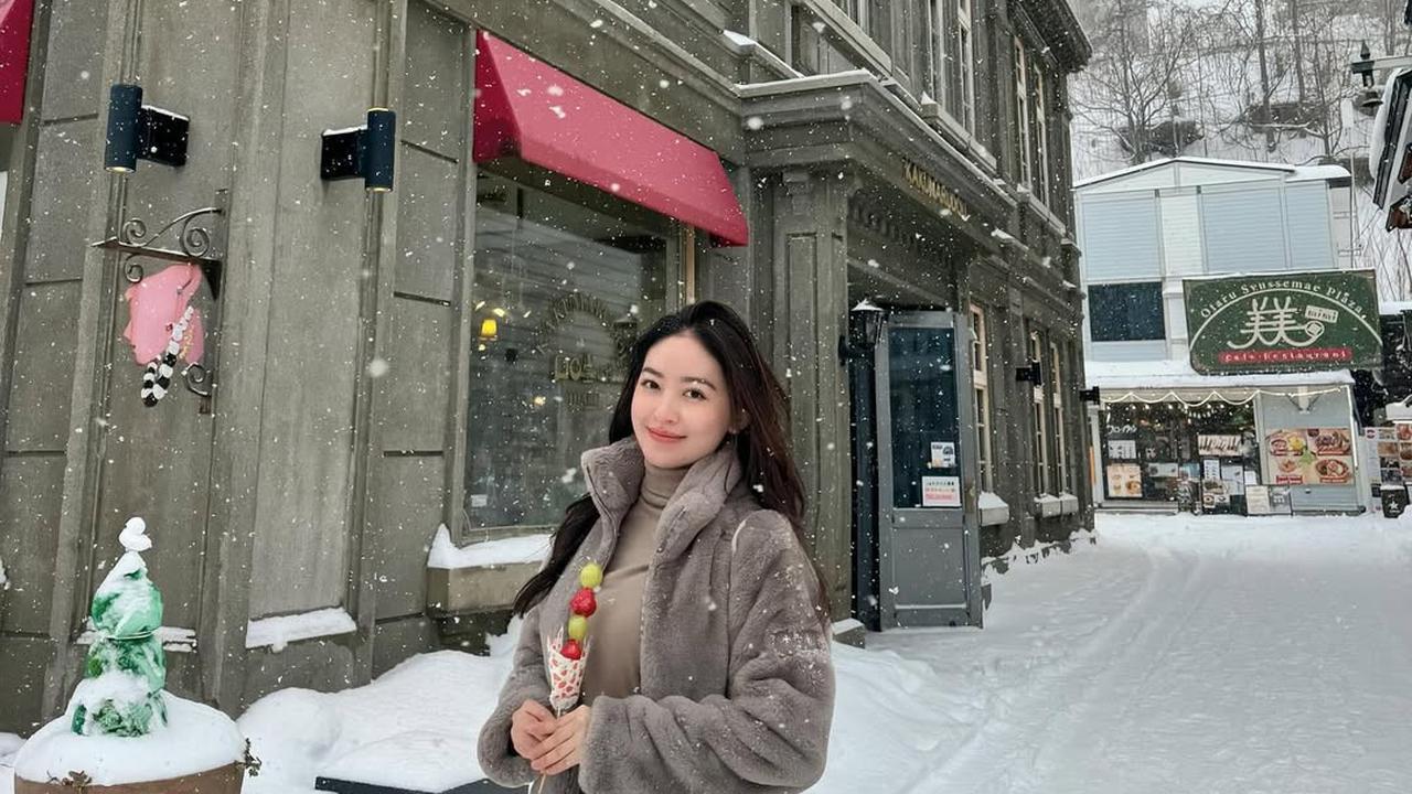 8 Potret Natasha Wilona Lakukan Snowboard di Tengah Salju, Aksinya Keren