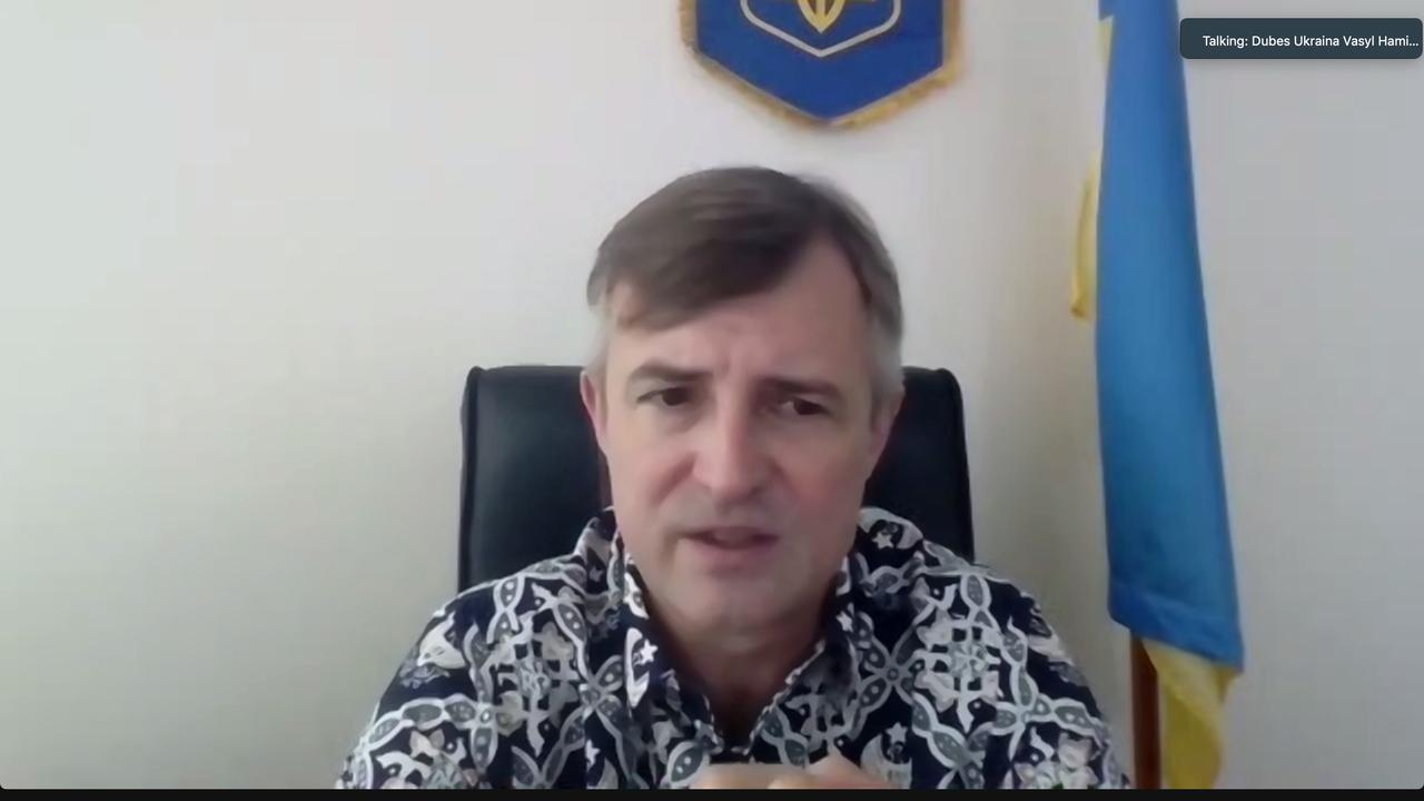 Duta Besar Ukraina di Indonesia, Vasyl Hamianin menyampaikan situasi terkini setelah invasi Rusia melalui press briefing bersama awak media, Senin (6/6/2022).