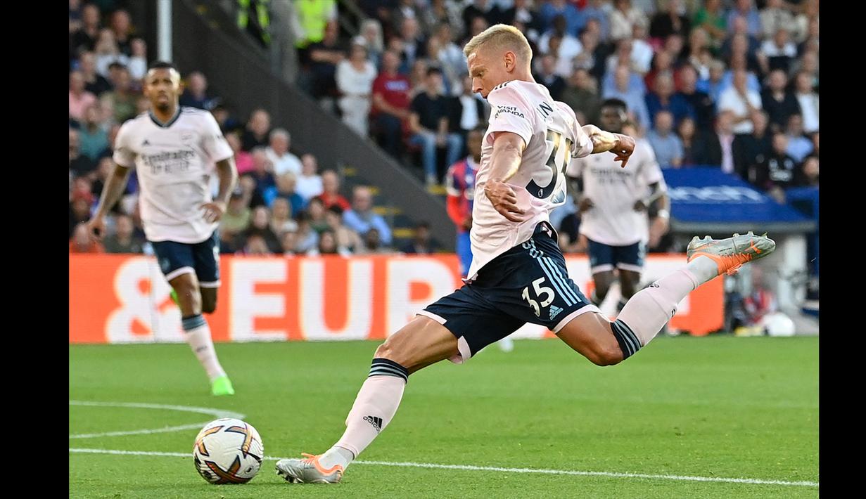 Arsenal nyaris membuka keunggulan di menit ke-8. Tendangan dari pemain anyar Oleksandr Zinchenko dapat dimentahkan dengan mudah oleh Vincente Guaita. (AFP/Justin Tallis)