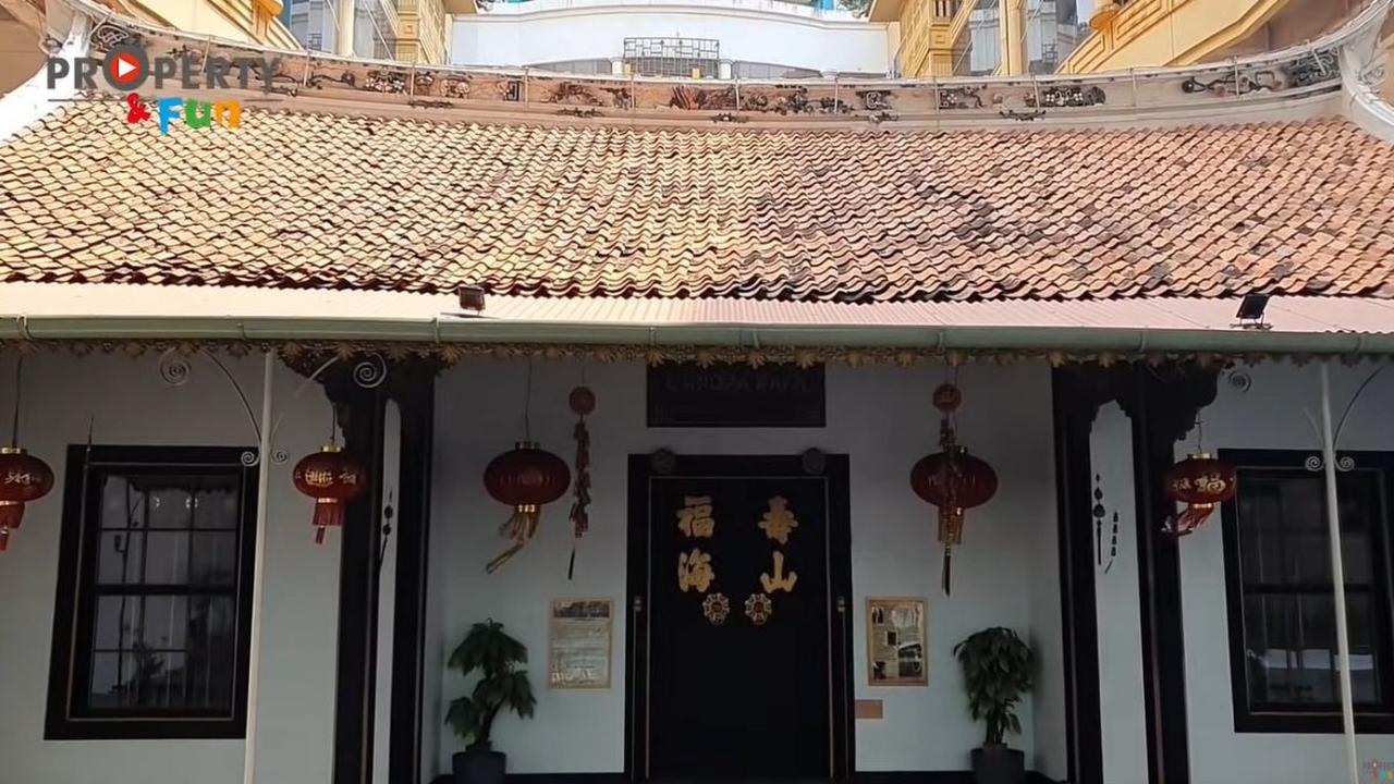Letaknya di Jalan Gajah Mada 188