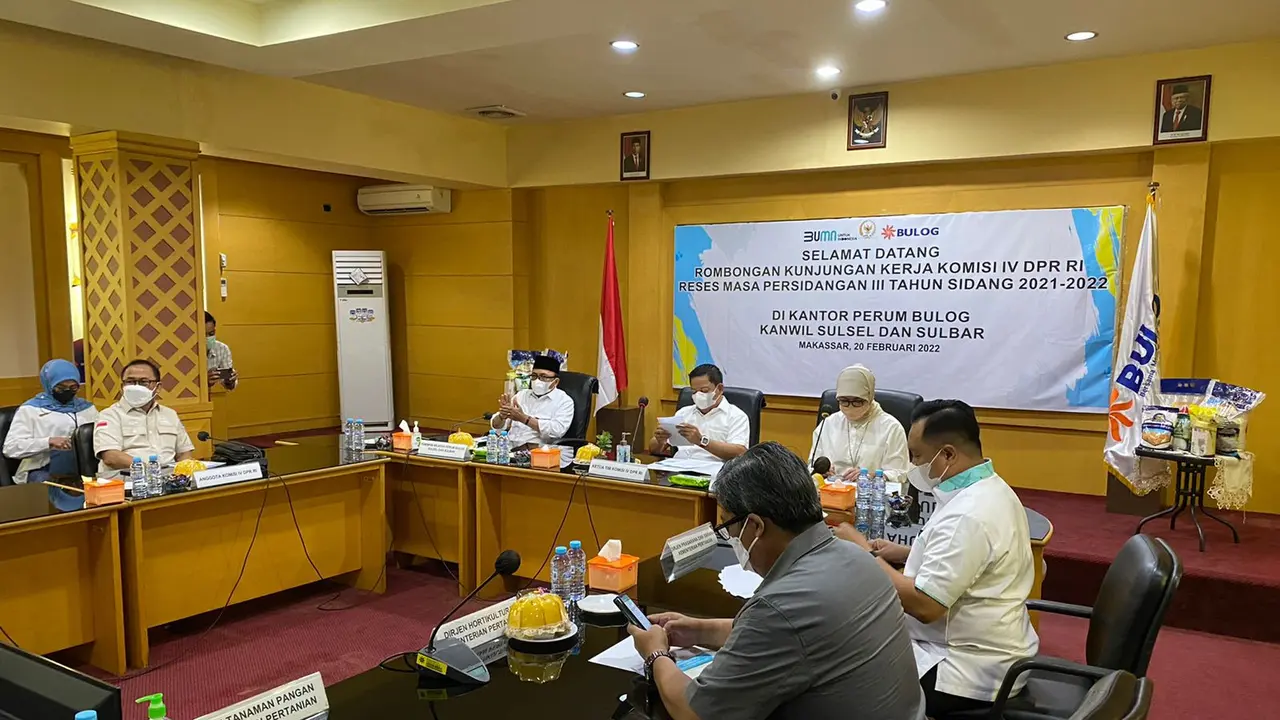 Kunjungan kerja anggota Komisi VI DPR RI, Andi Akmal Pasaluddin  di kantor Perum Bulog Sulselbar (Liputan6.com/Fauzan)