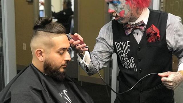 Terobsesi Menjadi Badut, Pria Ini Rela Operasi Wajah Agar Nampak Semakin Serupa