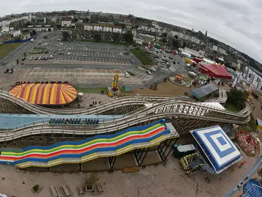 Inilah bentuk Wahana roller coaster tertua di Inggris yang akan kembali dibuka pada hari Jumat besok, Inggris, Kamis (15/10/2015).  Roller coaster ini sudah ada sejak tahun 1920. (REUTERS/Stefan Wermuth)