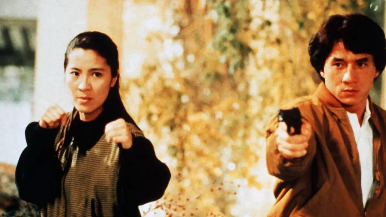 5. Pada tahun 1988, Michelle Yeoh menikah dengan Dickson Poon, seorang produser film dan pengusaha kaya asal Hong Kong.