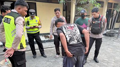 Fakta di Balik Pria Acak-Acak Sandal Jemaah Subuh di Masjid Shofa