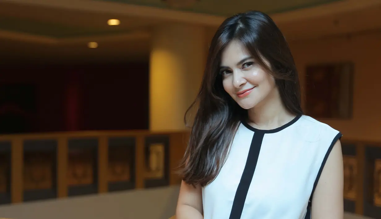  Presenter sekaligus pesinetron Cut Tari mengungkapkan hanya bisa melakukan syuting saat ia benar-benar telah diberikan izin dari seseorang yang ia cintai. (Andy Masela/Bintang.com)