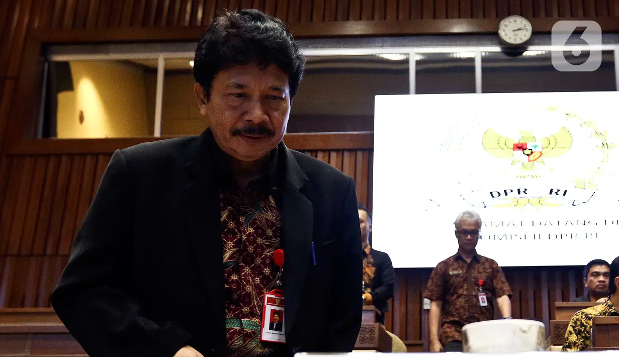 Kepala Badan Pembinaan Ideologi Pancasila (BPIP) Yudian Wahyudi bersiap mengikuti Rapat dengar Pendapat dengan Komisi II DPR di Kompleks Parlemen, Senayan, Jakarta, Selasa (18/2/2020). Agenda rapat salah satunya membahas rencana pemulangan anak-anak ISIS eks WNI. (Liputan6.com/Johan Tallo)