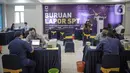 Suasana pelaporan SPT tahunan di KPP Pratama Jakarta Tanah Abang Tiga, Jakarta, Kamis (31/3/2022). Masyarakat yang memiliki NPWP dan penghasilan tetap setiap bulan, atau dari usaha diimbau segera melaporkan SPT tahunan. (Liputan6.com/Faizal Fanani)